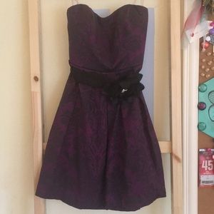 Strapless formal dress